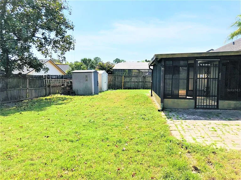 1005 Aviles Ct — Photo 10