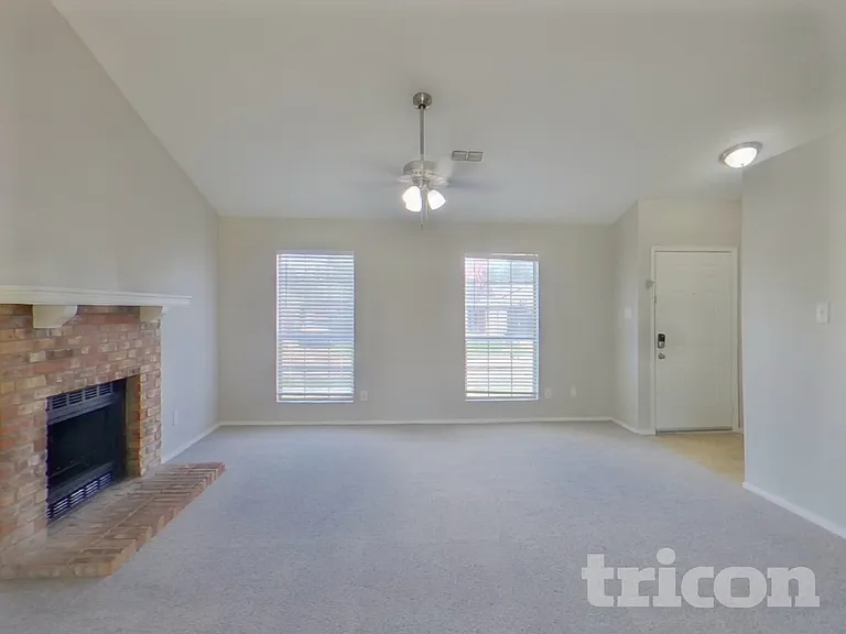 3913 Bigleaf Ln — Photo 5