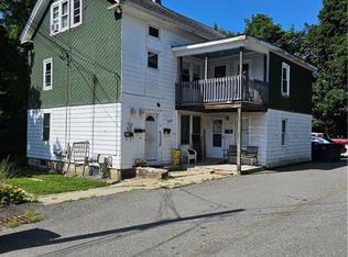 8-10 Snells Ct, West Warwick, RI 02893
