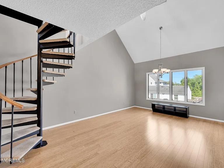 2230 Bridge Ave #4 — Photo 3