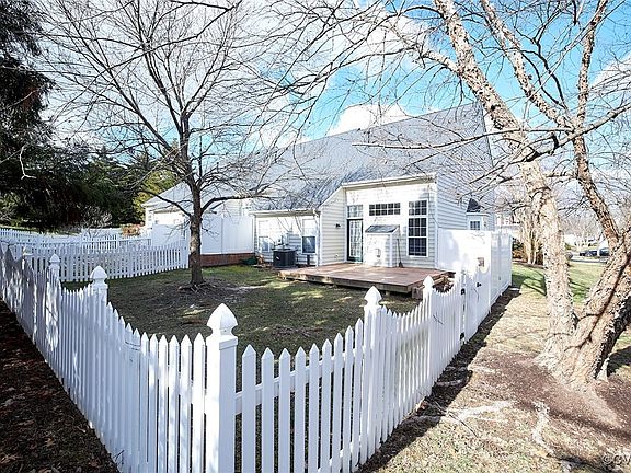4th image of 6009 Chapel Lawn Ct