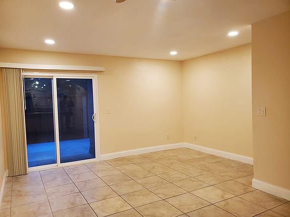 2nd image of 851 S Mollison Ave Unit 25