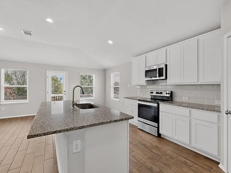 3704 Allegiance Ave — Photo 10