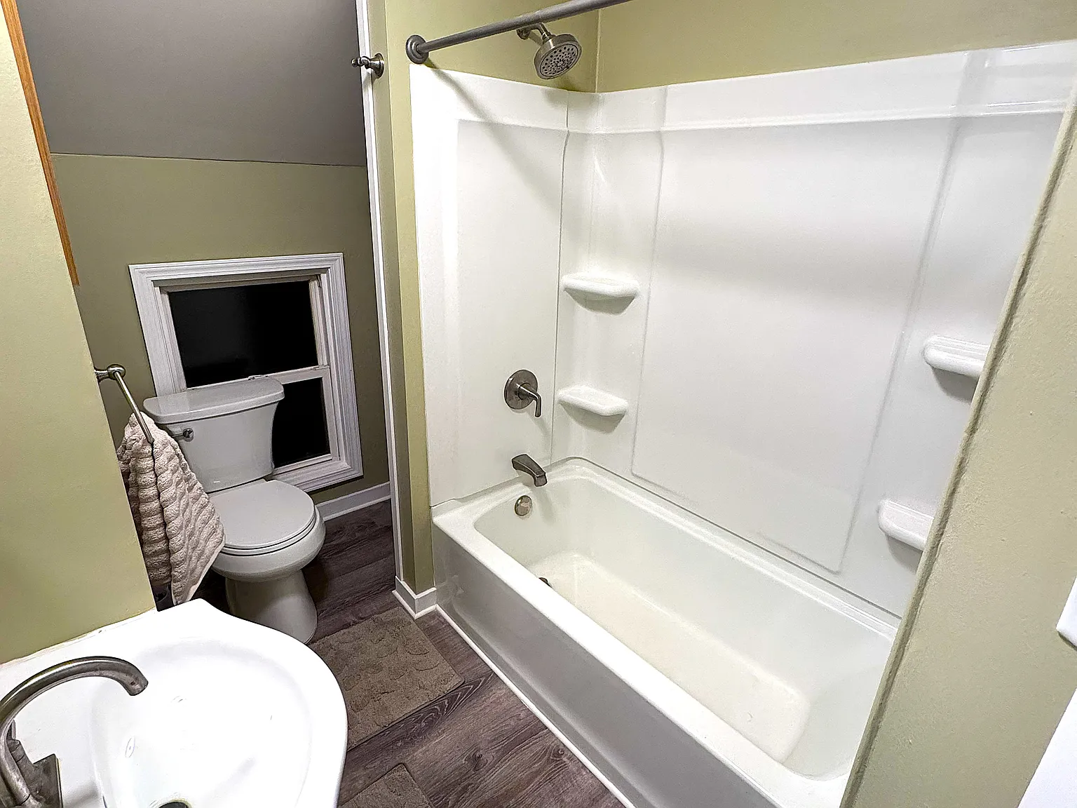 2 bed, 890 sqft, $1,300 — Photo 3
