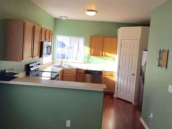 Big Kitchen w Stainless Steel Appliances and walk in pantry