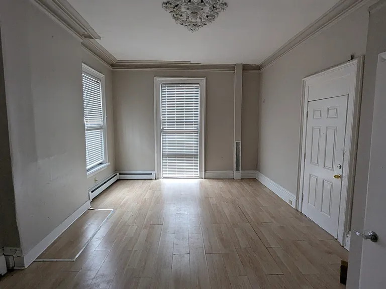 905 Asylum Ave #1 — Photo 1