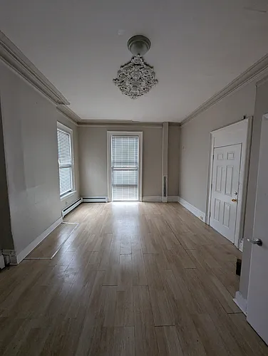 905 Asylum Ave #1 Photo 1