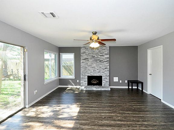 5th image of 22147 Birch Valley Dr