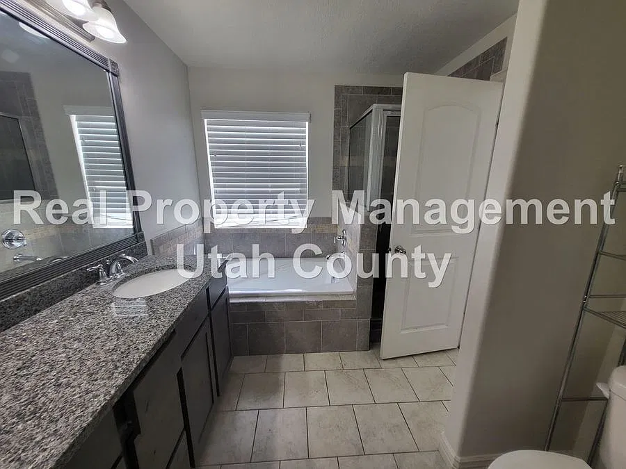 Cul-De-Sac Home — Photo 2