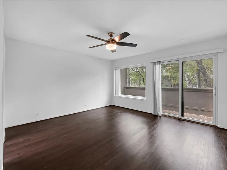 233 Litchfield Ln — Photo 5