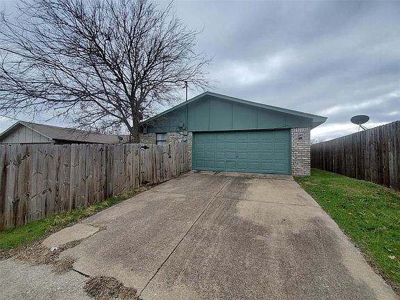 3rd image of 7339 Oakstone Dr