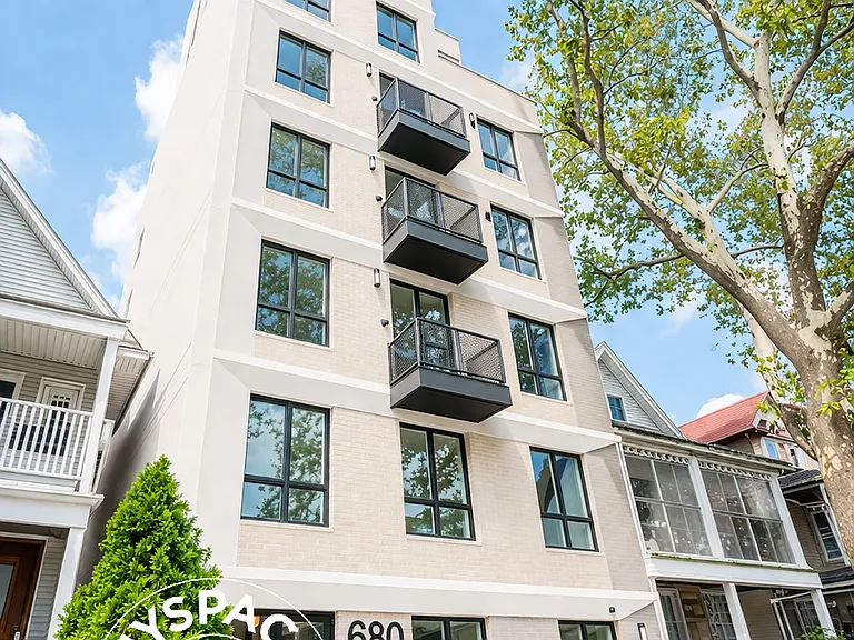 680 E 21st St #6CC — Photo 8