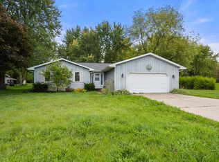 W6545 Cedar Dr, Greenville, WI 54942
