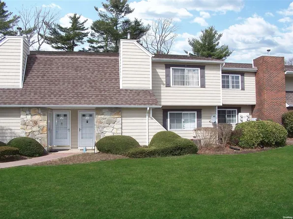 200 Lake Pointe Circle #200, Middle Island, NY 11953