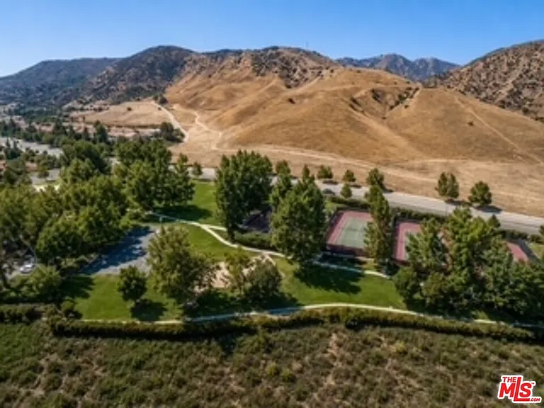 12245 Shady Hollow Ln — Photo 32
