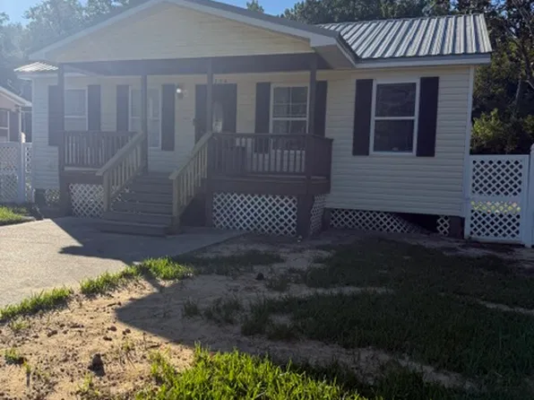 7779 Hancock Dr, Bay Saint Louis, MS 39520