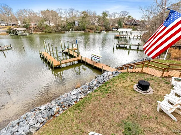 160 Creekshore Dr, Deltaville, VA 23043