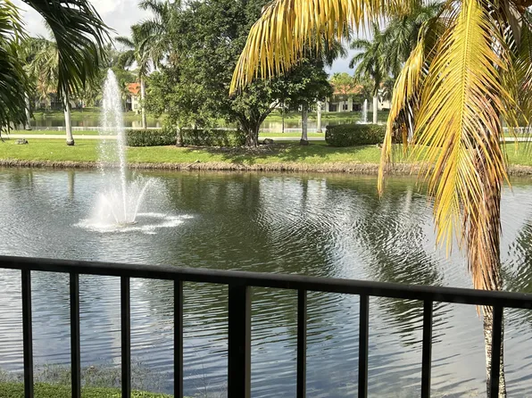 1523 Lake Crystal Drive #F, West Palm Beach, FL 33411