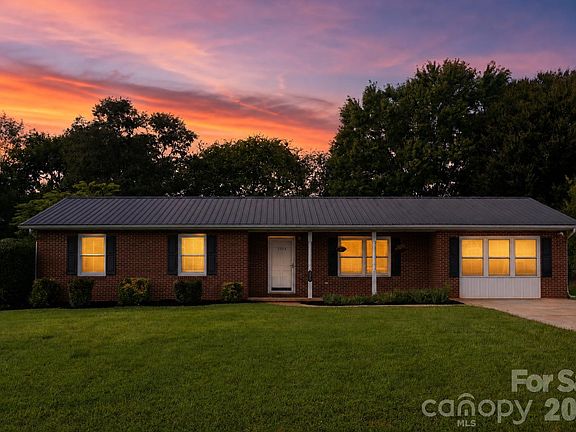 2nd image of 2504 Ashford Dr