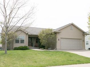 385 Penn Ridge Dr, North Liberty, IA 52317
