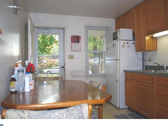 Kitchen (Photo 2 of 2)