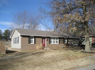 1203 N Sassafrass St, Dexter, MO 63841