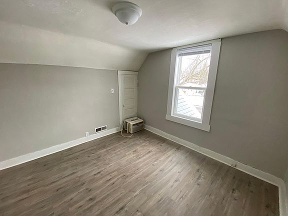 5th image of 3016 W Garden St