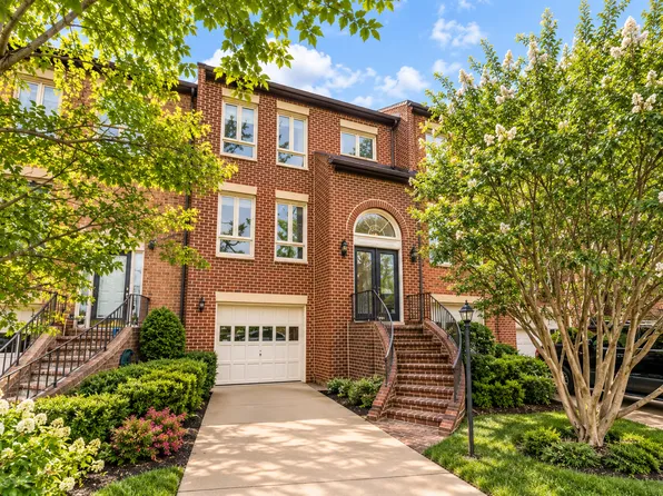 10220 Baltusrol Ct, Oakton, VA 22124