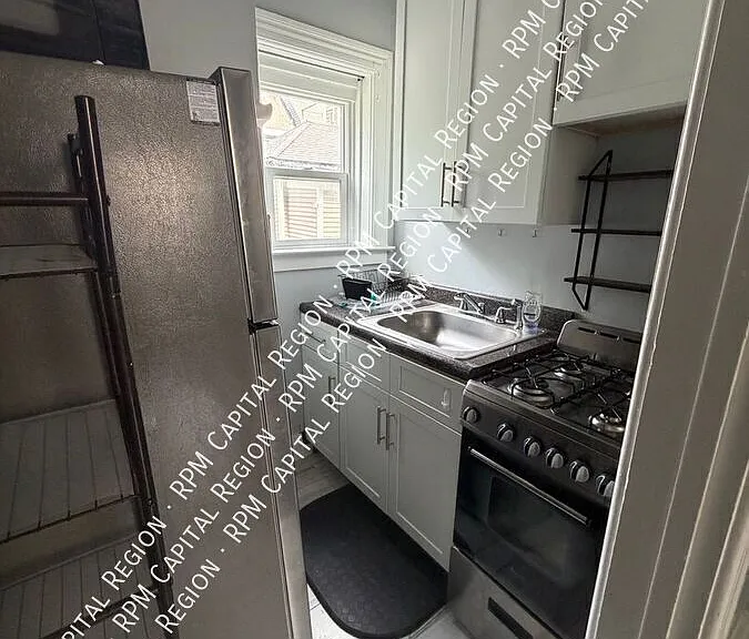852 Union St #D — Photo 6
