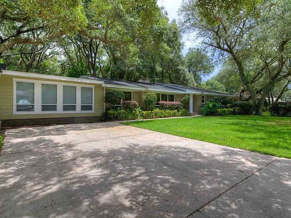 4th image of 438 Montrose Blvd