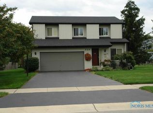 829 Village Pkwy, Waterville, OH 43566