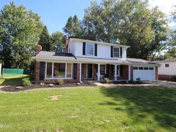 6909 Lee Crest Dr, West Bloomfield, MI 48322