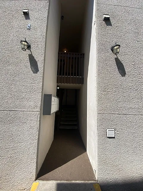 Building Photo - 708 E Mission Ave #3