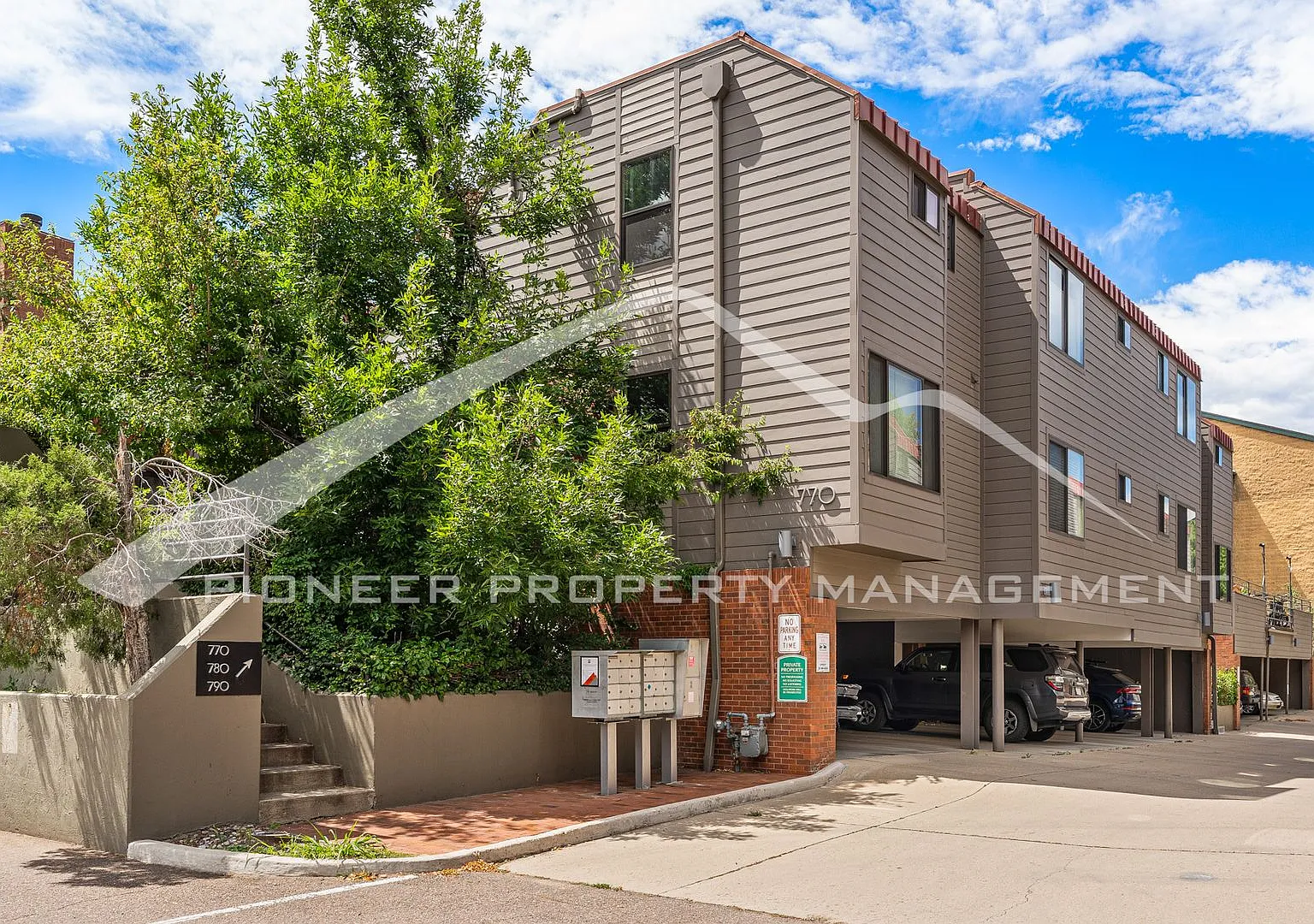 Charming condo with Central AC! — Photo 1