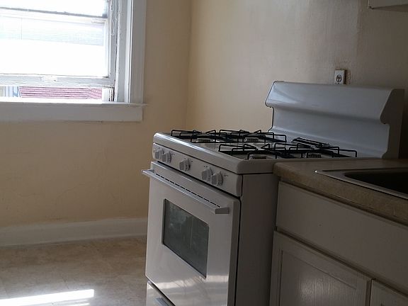 2nd image of 410 W 33rd St