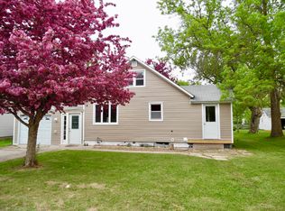 314 1st St SE, Bertha, MN 56437