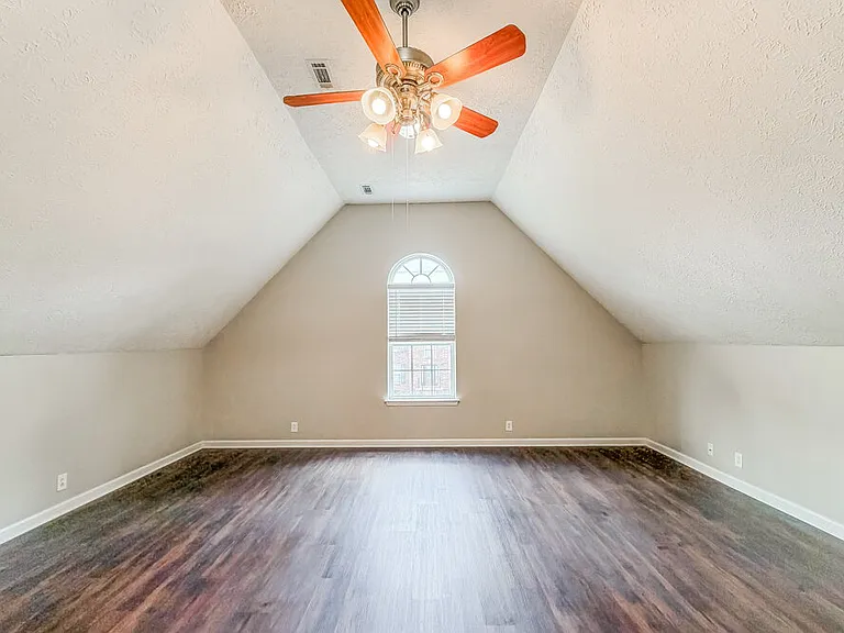 2816 Windcrest Trl — Photo 13