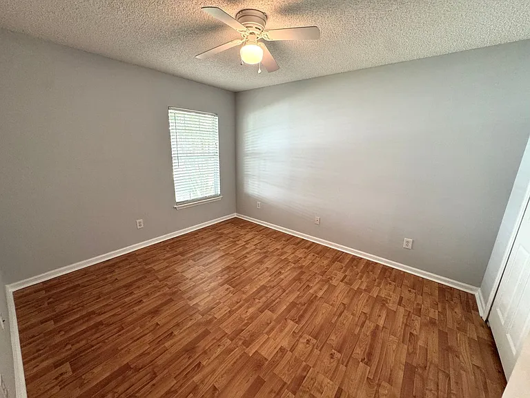 696 Hampton Downs Ct — Photo 12