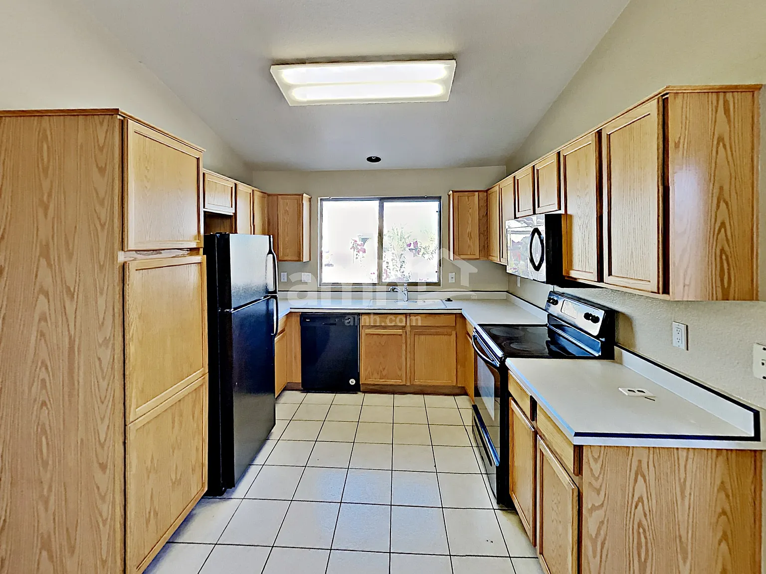 3 bed, 2.0 bath, 1222 sqft, $1,720 — Photo 3