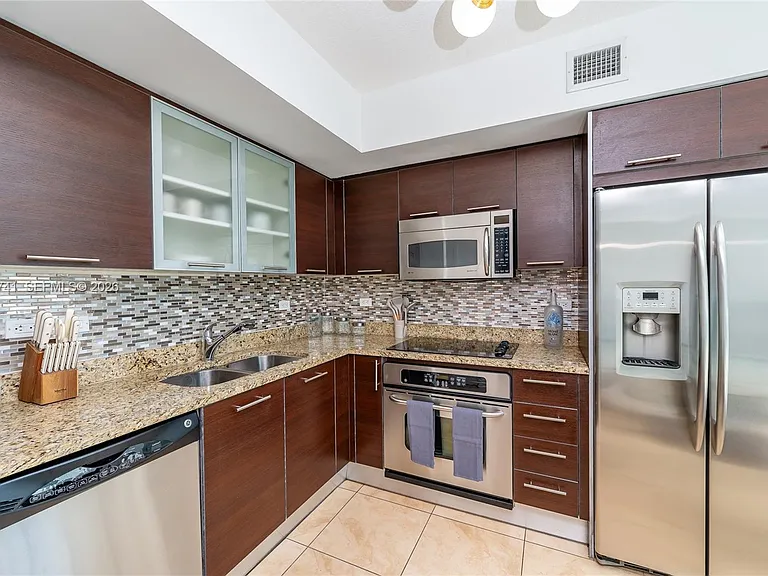 41 SE 5th St #1508 — Photo 8