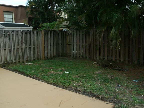 4th image of 3532 Gardens East Drive E #B