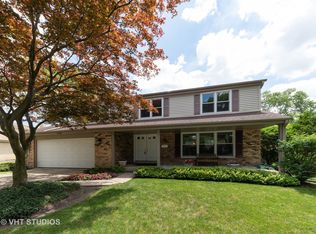 2925 N Huntington Dr, Arlington Heights, IL 60004