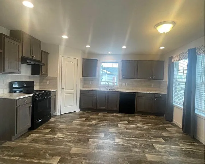 Oakridge Estates — Photo 23