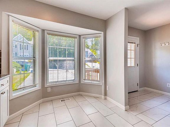 5th image of 5184 Laurel Bridge Ct SE