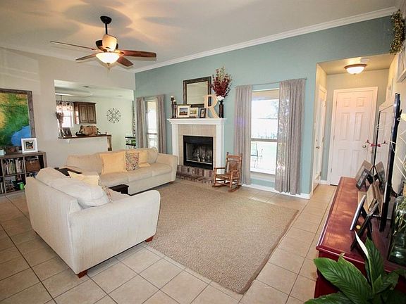4th image of 505 Sweetwater Dr.