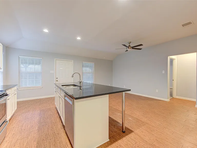 503 W Linney St — Photo 18