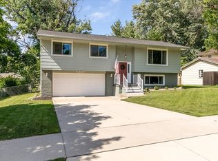 7209 Ridgemont Dr, Urbandale, IA 50322