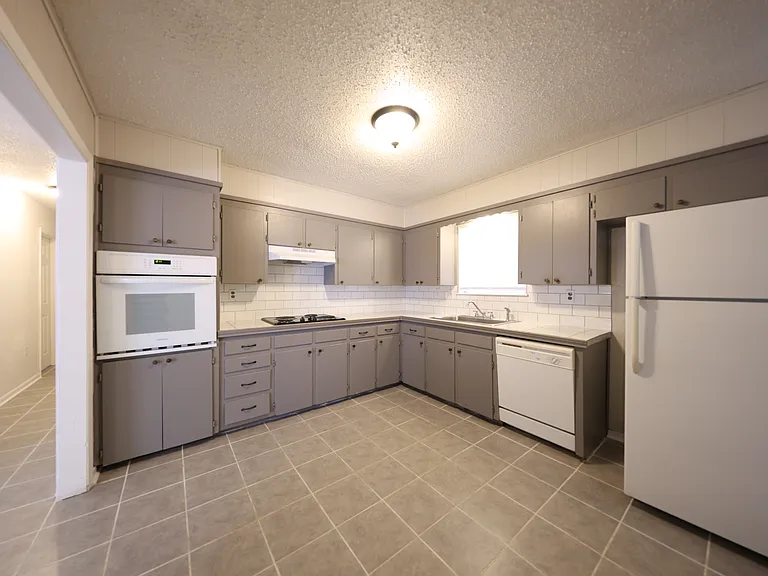 1008 S 31st St — Photo 5