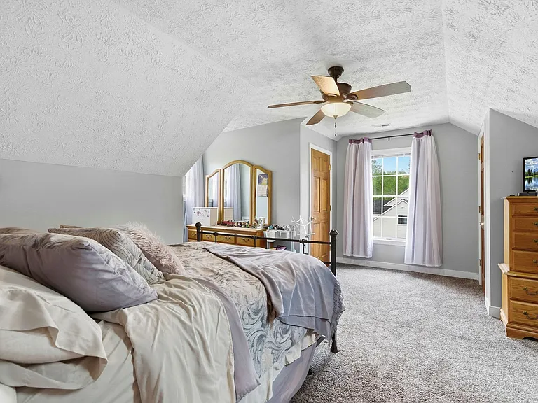 1126 Somerset Ln — Photo 38