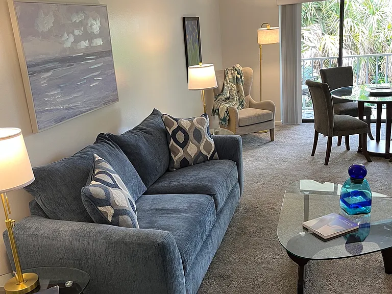 615 NW Oleander St #202 — Photo 4